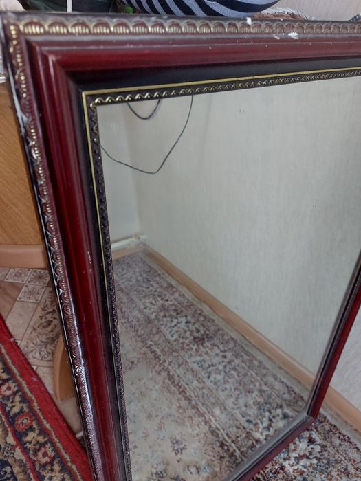 Зеркало б/у размер 52см*82см