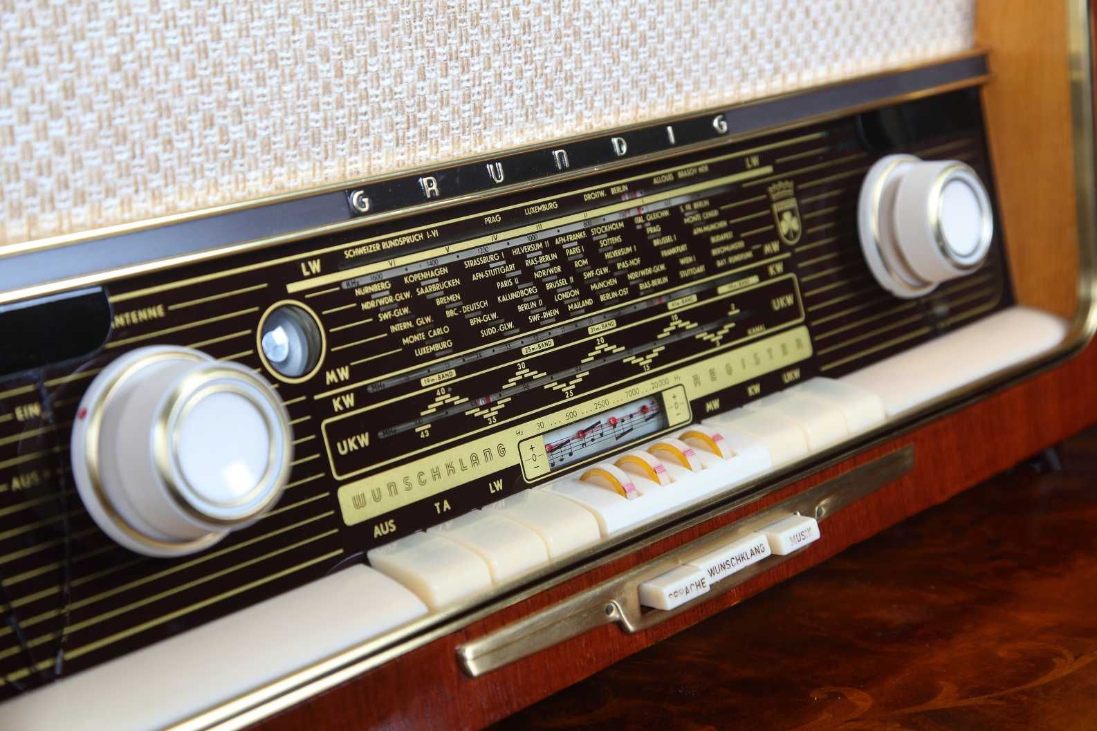 Vand radio pe lampi Grundig type 3088, complet restaurat Arad • 