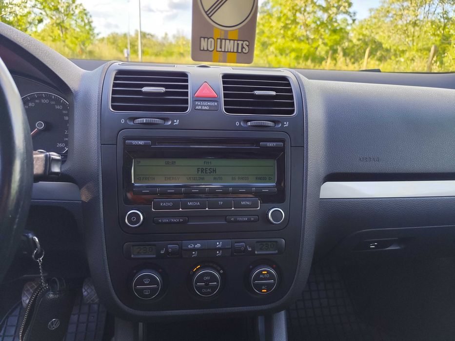 Продавам VW GOLF 5 2.0TDI 16V