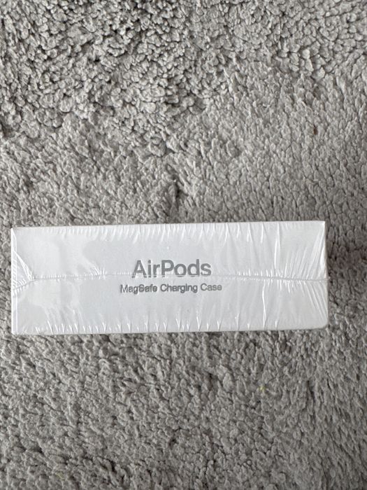 Casti Airpods generatia 3