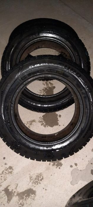 Срочно продается зимние покрышки