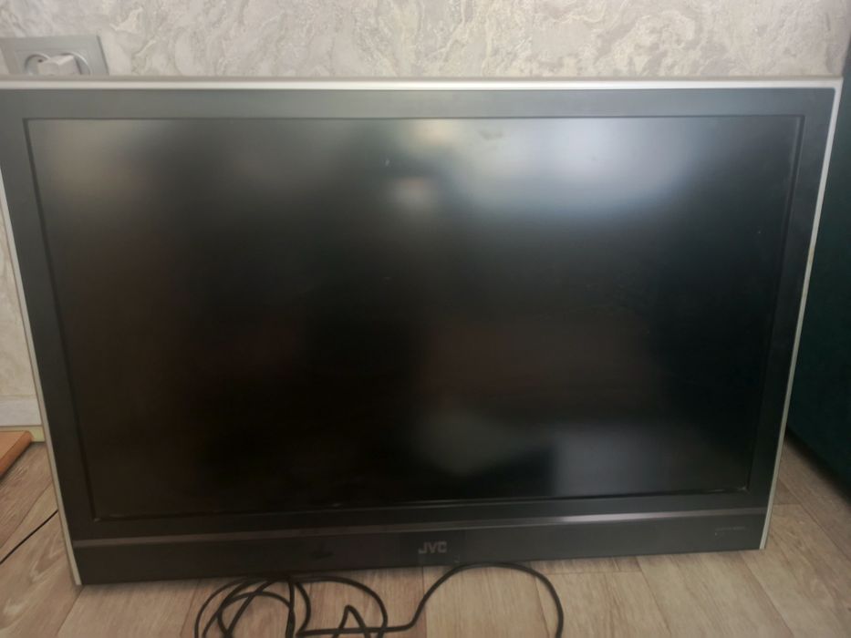 Телевизор+игровую приставку Xbox