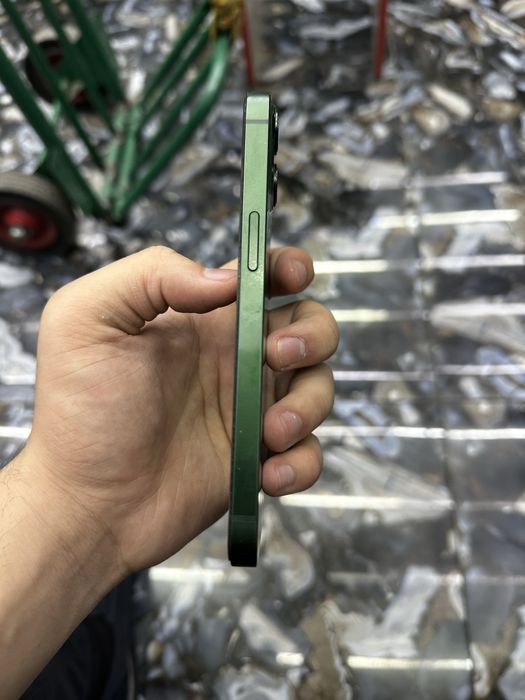 iPhone 13 128GB Green — в отличном состоянии
