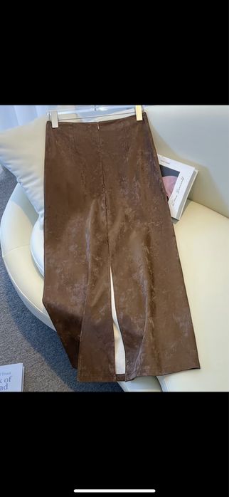 Коричневая кожанная юбка