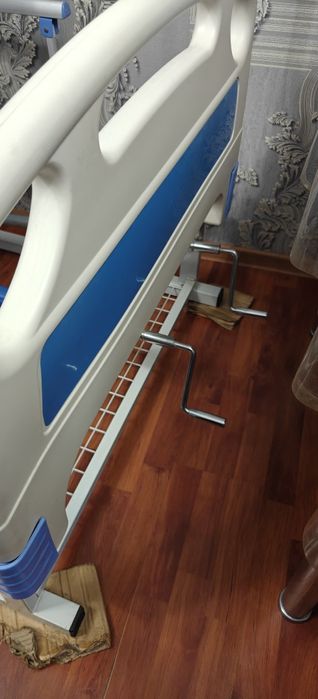 Медицинская кровать