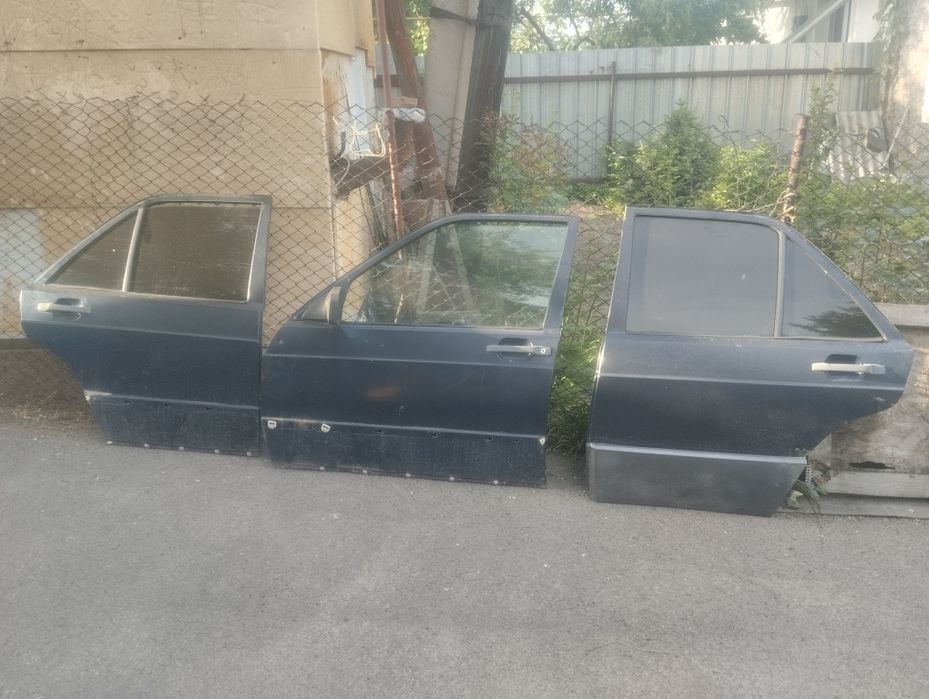 Продам запчасти Мерседес 190