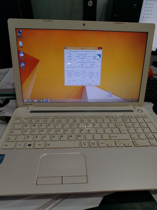 Laptop Toshiba L55 Intel Pentium aprox I3
