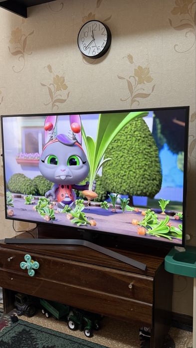 Продам телевизор Smart tv
