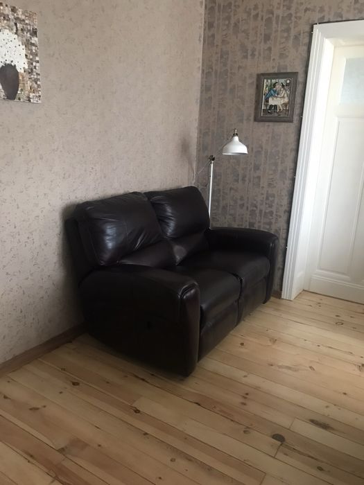 Продавам кожен диван