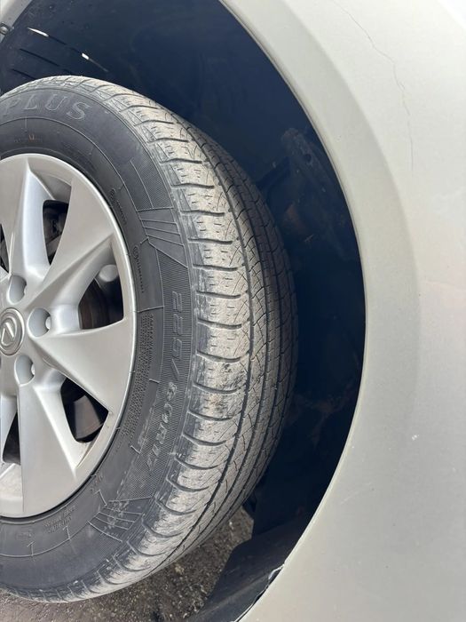 Продам комплект шин с дисками