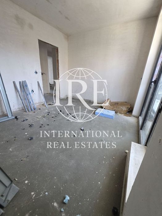 Продава се Четиристаен апартамент в Варна, Цветен квартал - 131 кв.м за 954 €/кв.м - Снимка #6