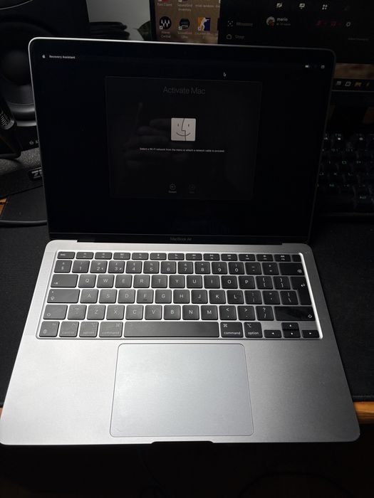 Macbook Air M1 8GB 256 Stocare
