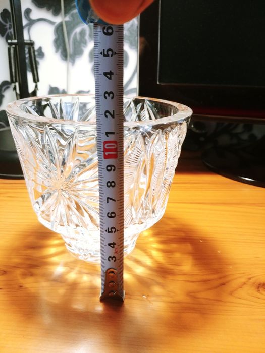 Продаю хрустальную конфетницу