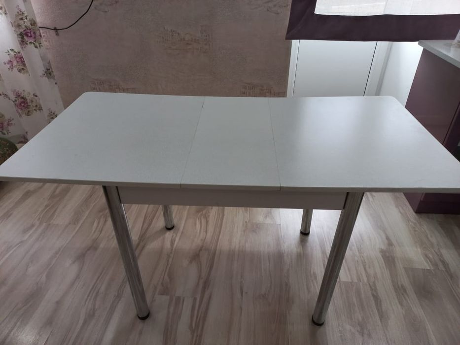 Продам кухонный стол 35000