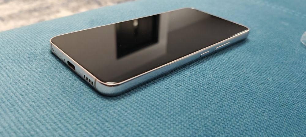 Samsung Galaxy S22 / 128 GB / 8 Gb ram. Culoare ROZ. Cumpărat de nou.