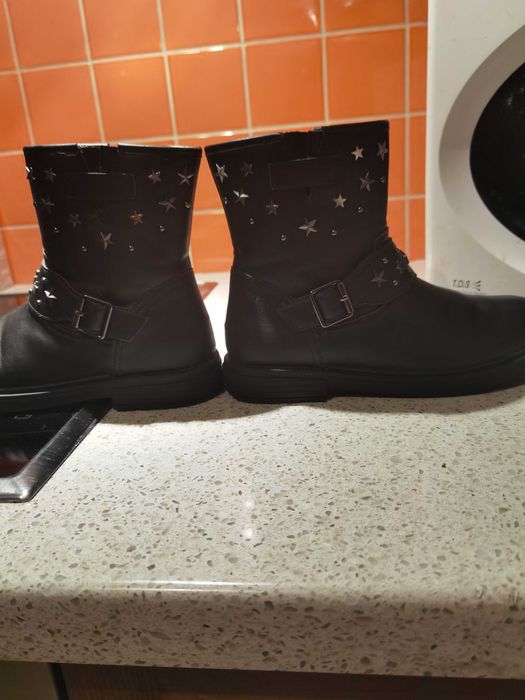 Нови ботушки на марката Geox 32.