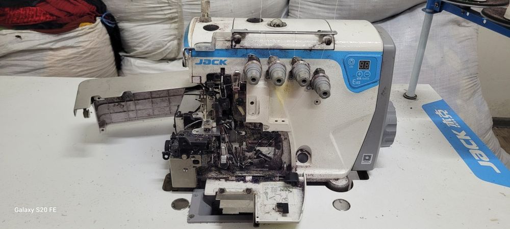 Швейный  Оверлок машинка