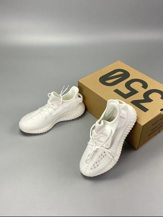 Yezzy 350-full box-NU MERG MESAJELE PE OLX
