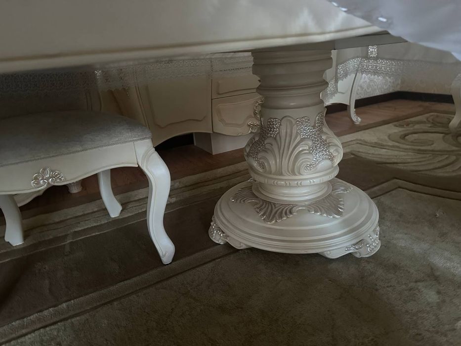 Продаётся китайский комплект спальный гарнитур гостиная стол стул всё