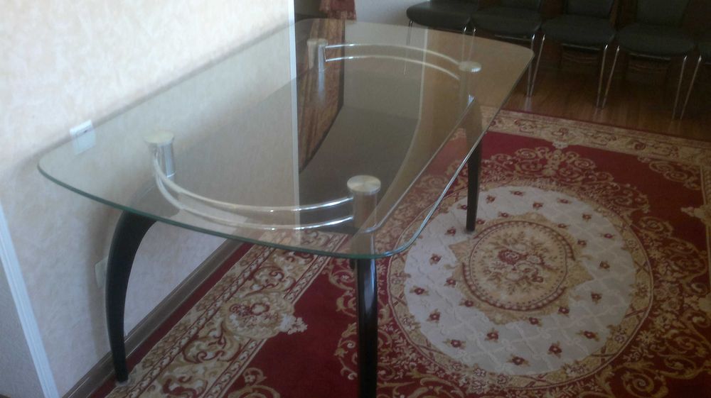 Стол со стульями