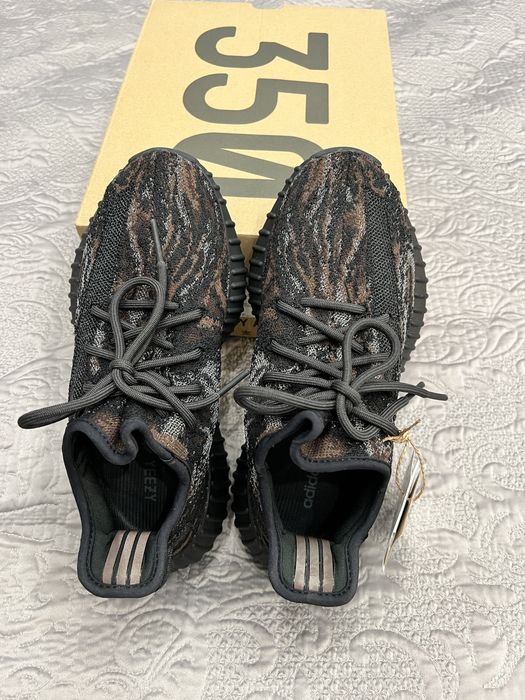 Adidasi originali Yeezy Boost 350