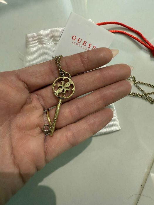 Guess gold ново герданче ключ, подходящ за подарък