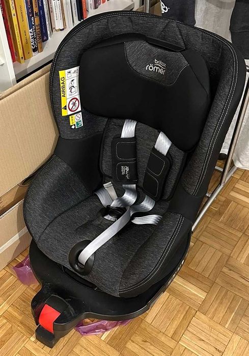 Scaun auto rotativ pentru copii cu baza inclusă Dualfix Britax
