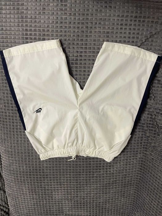 Vând pantaloni scurți Adidas