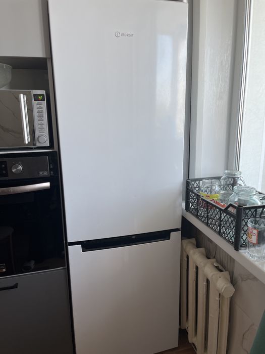 Продам срочно новый холодильник ИнДезит