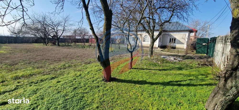 Casa Bradesti  teren  intravilan 7952 mp  deschidere 33 m la DE 70