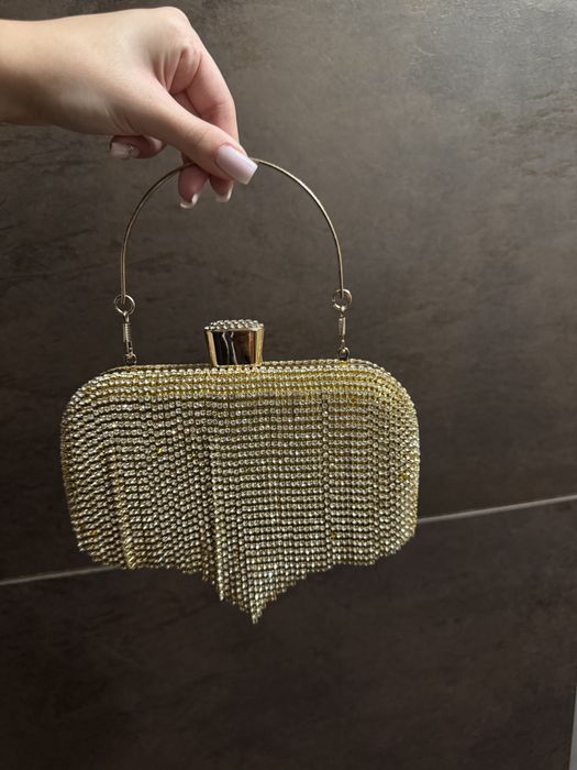 Златист клъч с камъчета