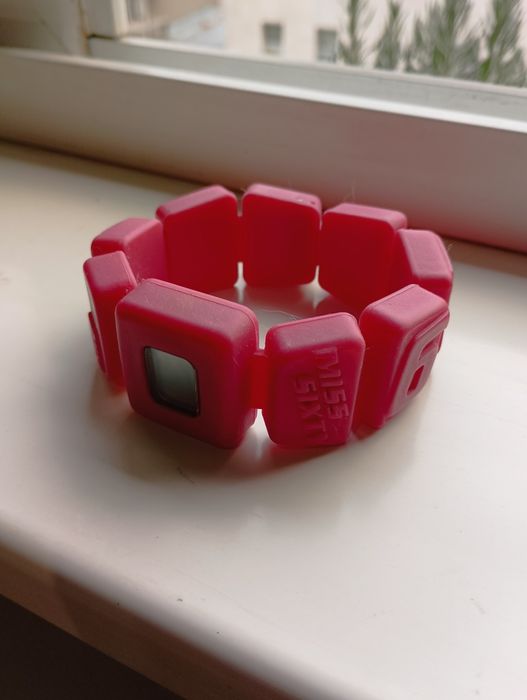 Всяко по 20 лв Miss sixty обеци и часовник Esprit