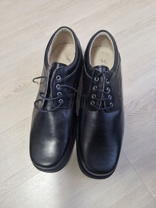 Pantofi din piele pentru iarna