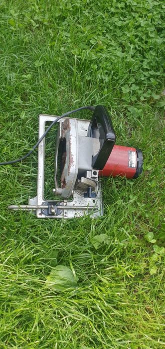 Ferăstrău circular cu masa Makita