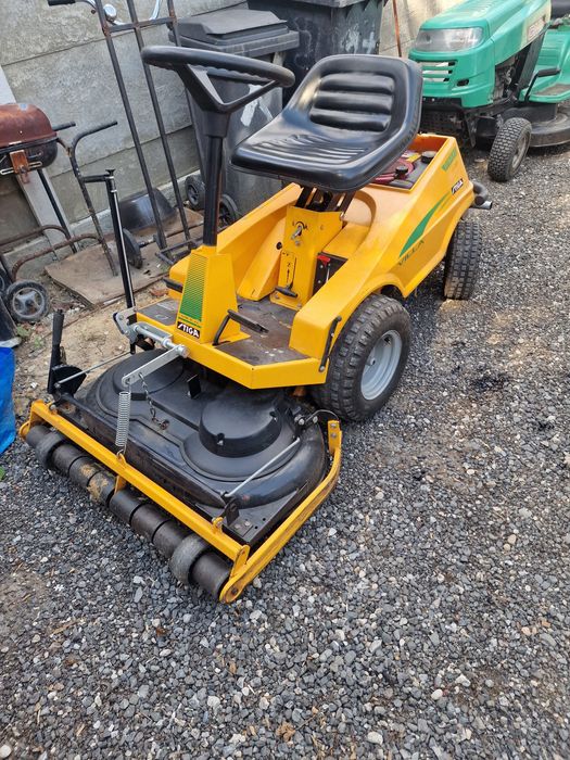 Tractoras gazon Briggs Stratton