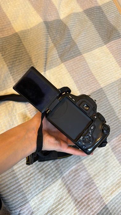 Canon D150 камера