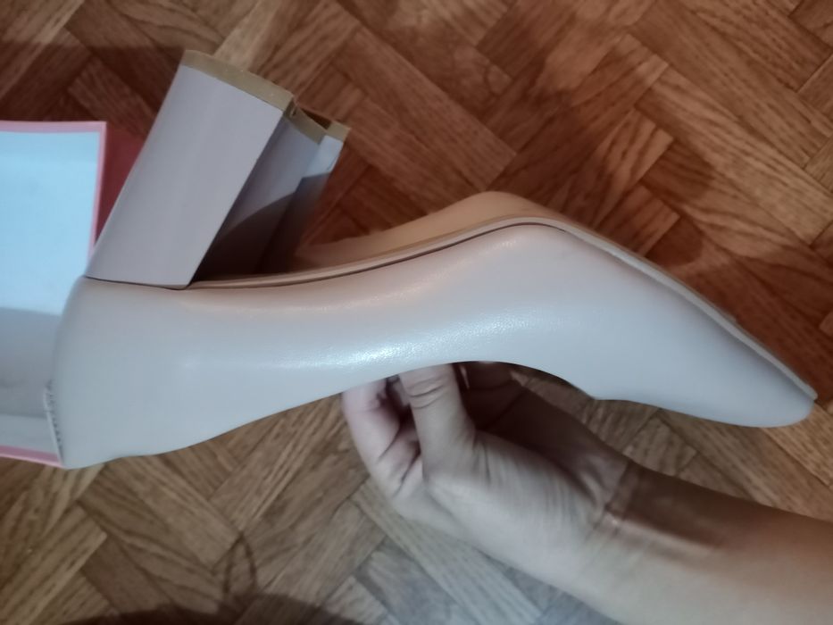 Женские туфли бежевые