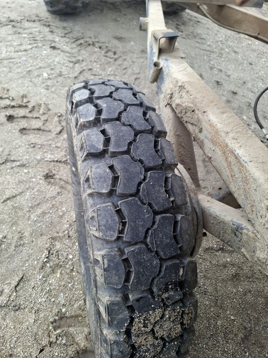 Remorcă de tractor basculabila