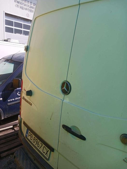 Буса се продава на части!Работеща хладилна камера!