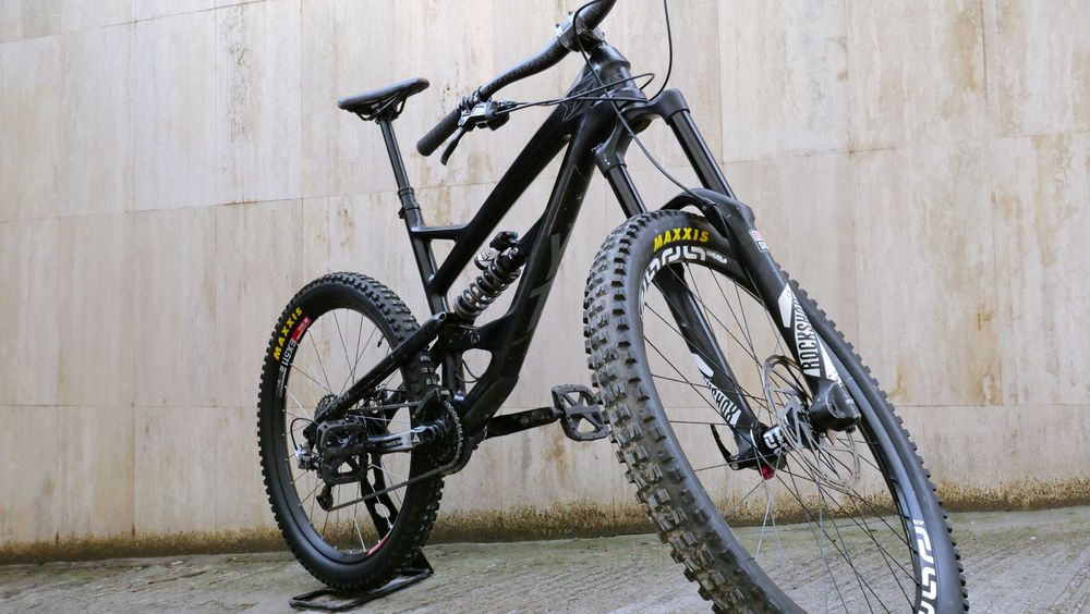 YT Capra CF Comp, ендуро, карбон 13.2 кг, 170 мм ход, RS Lyrik RC3