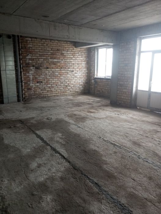 Каропка уй сотилади оринтер куйлук .Тарговий центр КОМПАС дан 200 метр