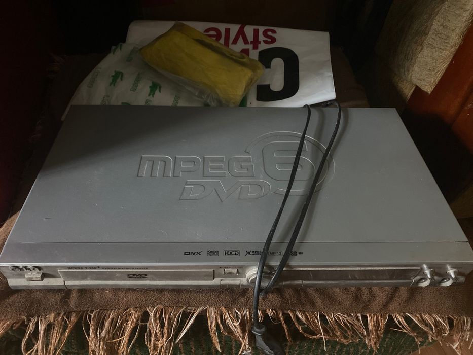 продаю DVD-плейер