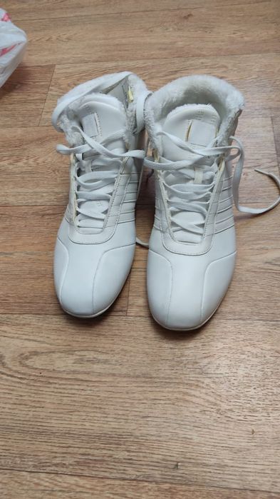 Кроссовки Adidas высокие продам новые