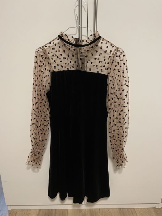 Черна рокля с прозрачни ръкави