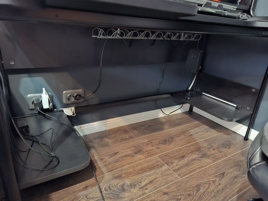 Birou gaming ikea fredde