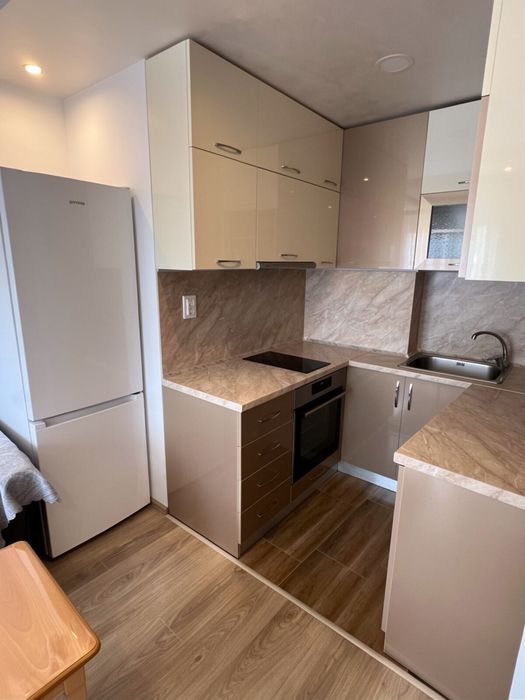 Дава се под наем Тристаен апартамент в Пловдив, Каменица 1 - 100 кв.м за 550 € - Снимка #2
