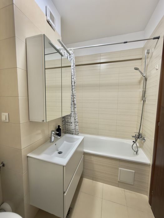 Garosniera de inchiriat in zona Astra pe str Poienelor nr 8 ,et 7/11