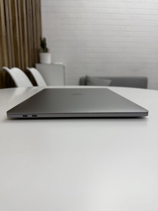 MacBook pro 15 [2019]