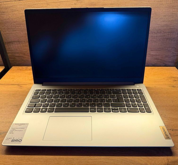 Ноутбук для работы и учебы Lenovo 2025г