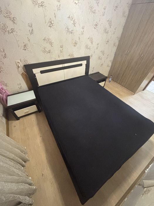 Двуспальная кровать